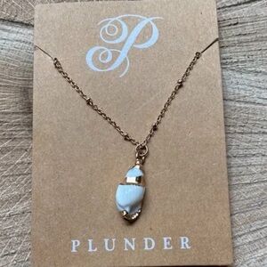 NWT Plunder Shore Necklace - Gold Shell Necklace
